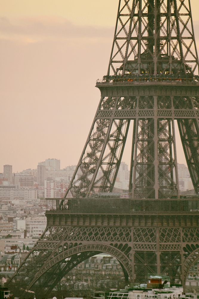 Madame Eiffel — Okula, Carina