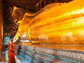 Praying the reclined Buddha, Wat Pho, Bangkok, Thailand — Pangea Images