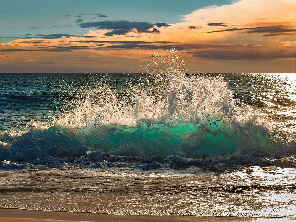 Wave crashing on the beach, Kauai Island, Hawaii — Pangea Images