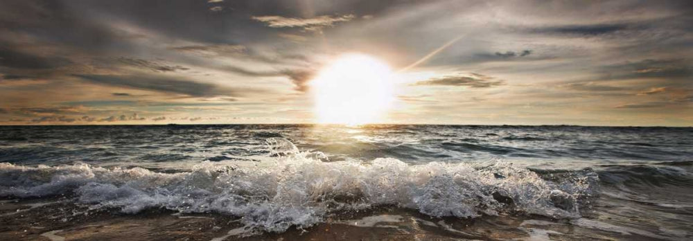 Sun shining over rocky waves — Busch, Niels
