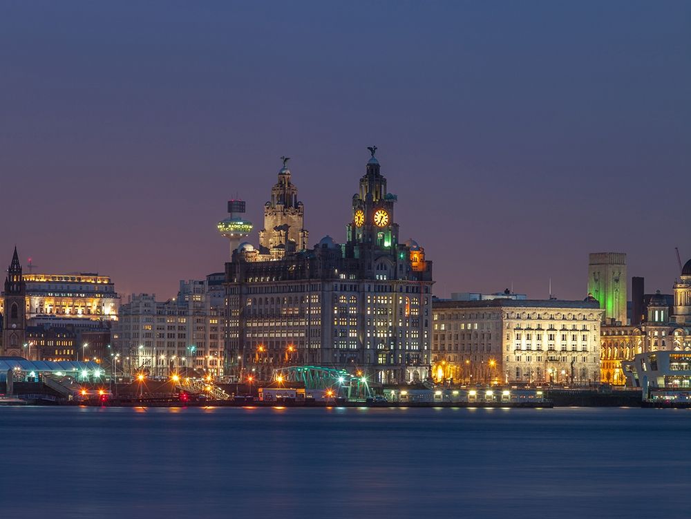 Skyline de Liverpool sobre o Rio Mersey II — Frank, Assaf